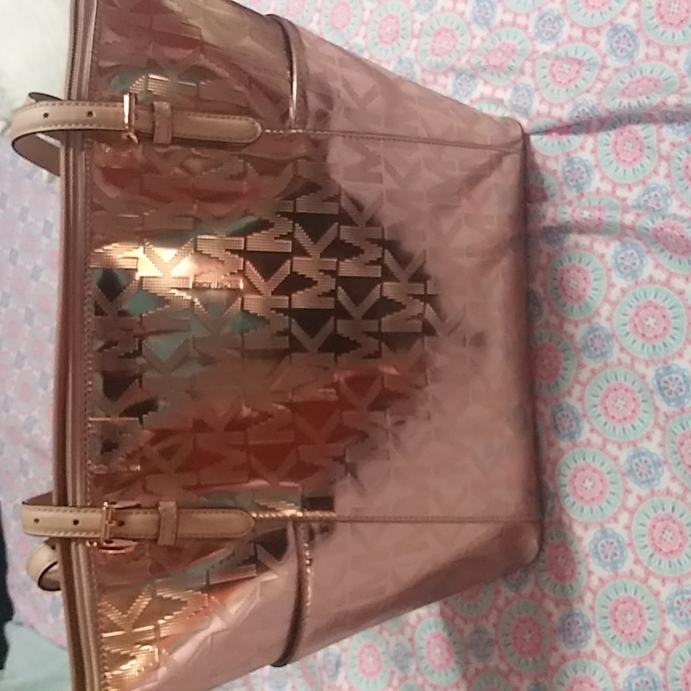 Rose Gold Michael Kors Jet Set Tote❤